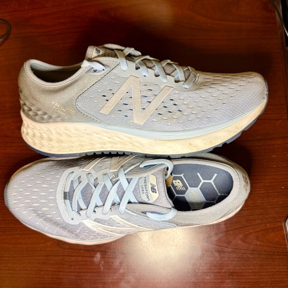 New Balance Women's Fresh Foam 1080 - Light Blue and White - Picture 4 of 9